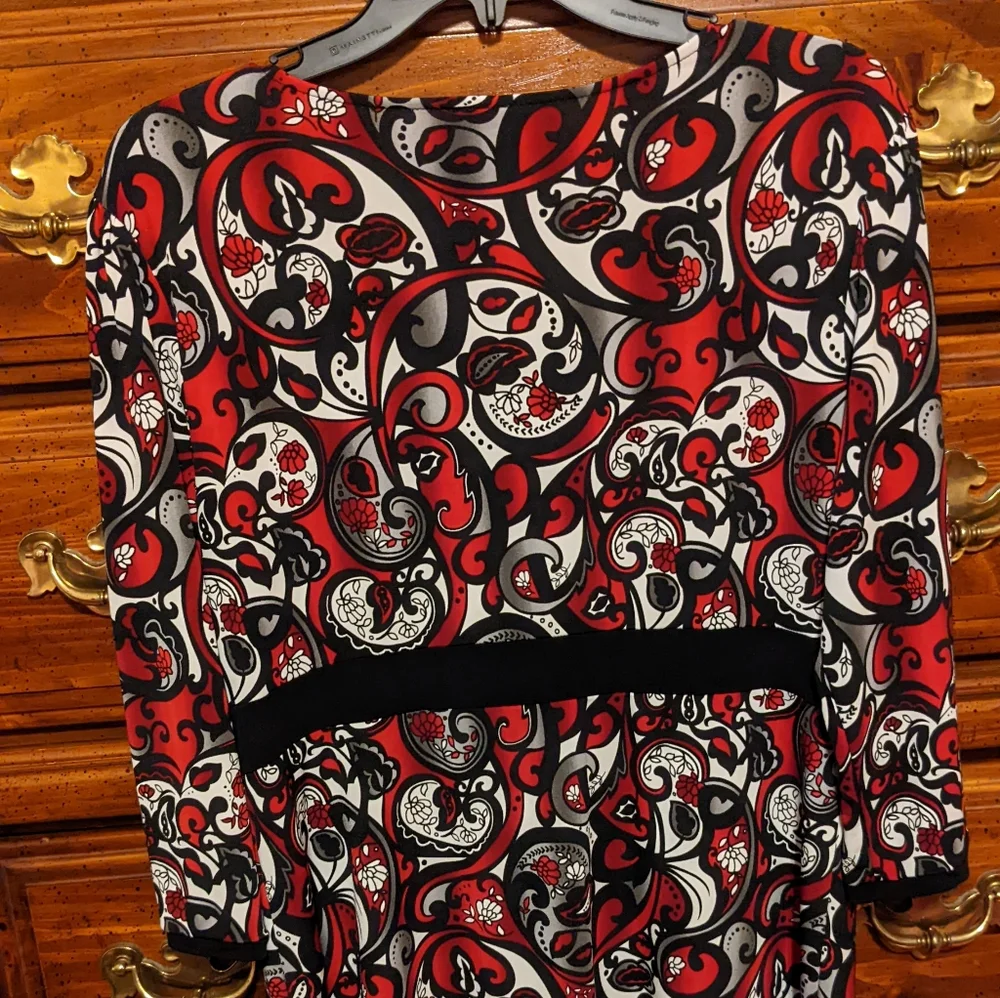 Ladies top - Picture 2 of 3